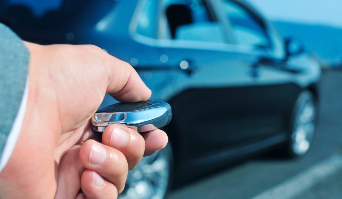 Why You Should Hire a Professional Auto Locksmith?